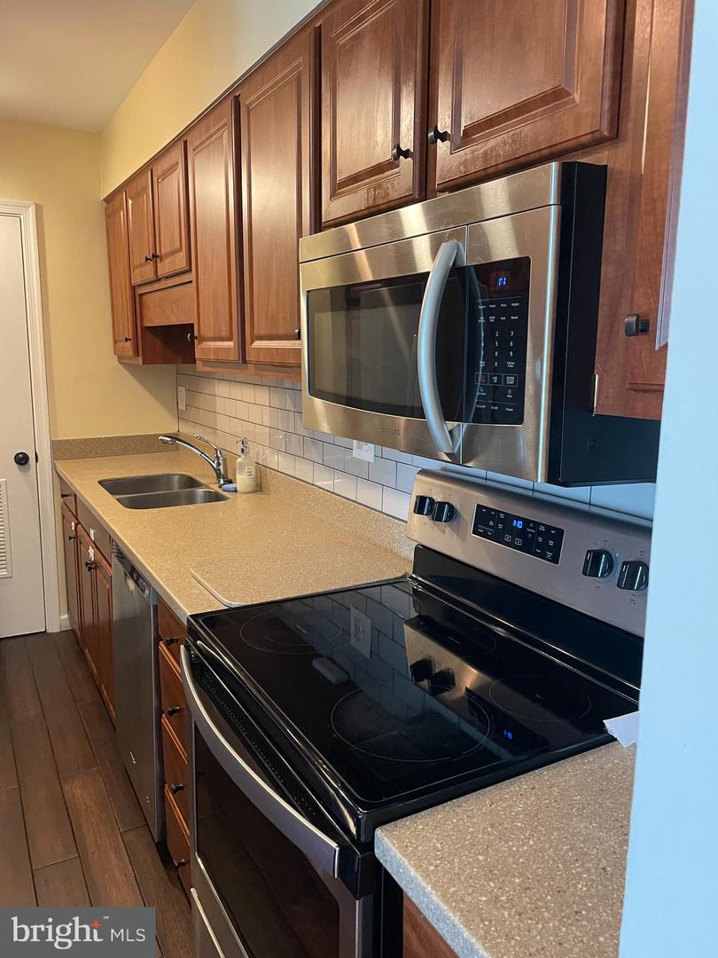 5800-e Torington Dr #836 Property Photo 3