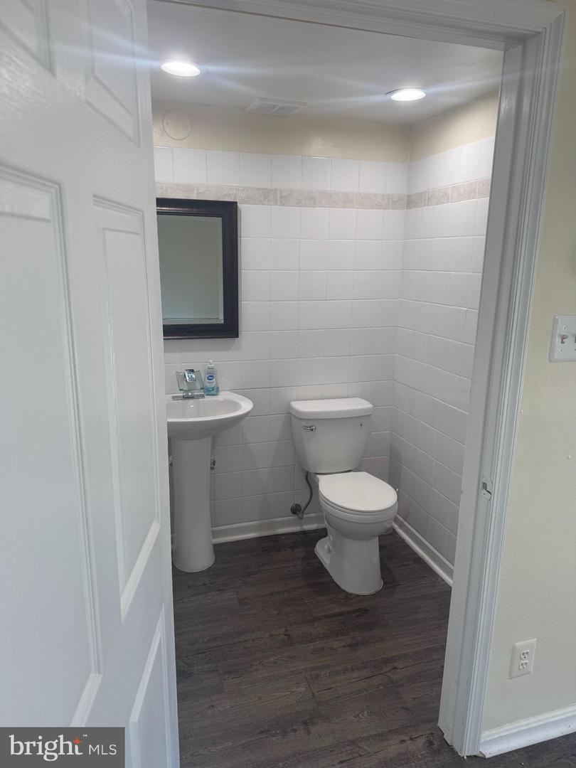1142 Walker Rd #a Property Photo 9