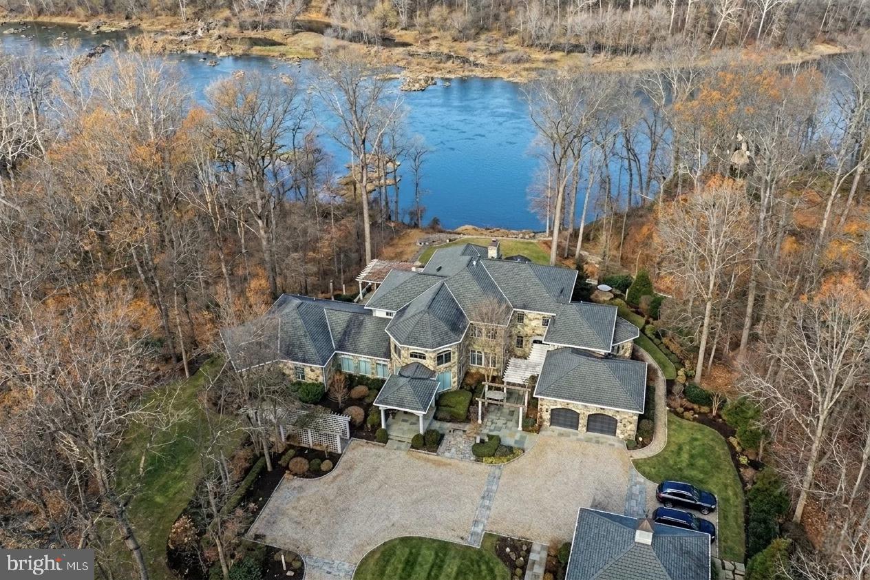 658 LIVE OAK DR
