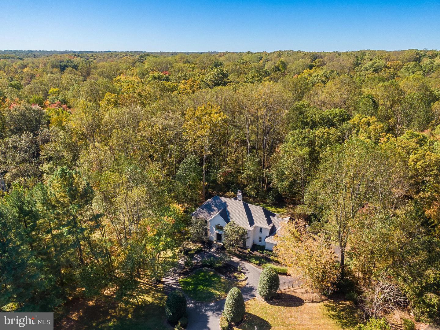 2404 Oakmont Ct Property Photo 2