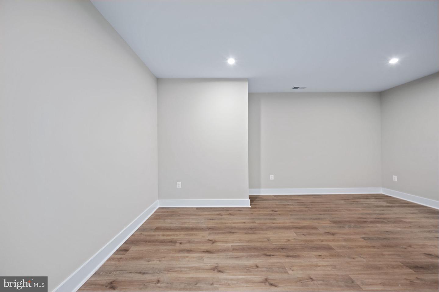 8761 Southern Oaks Pl Property Photo 44
