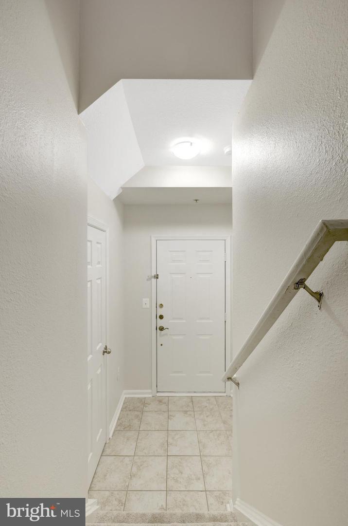12912 Fair Briar Ln Property Photo 4