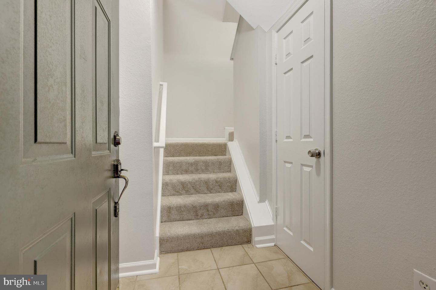 12737 Fair Briar Ln Property Photo 3