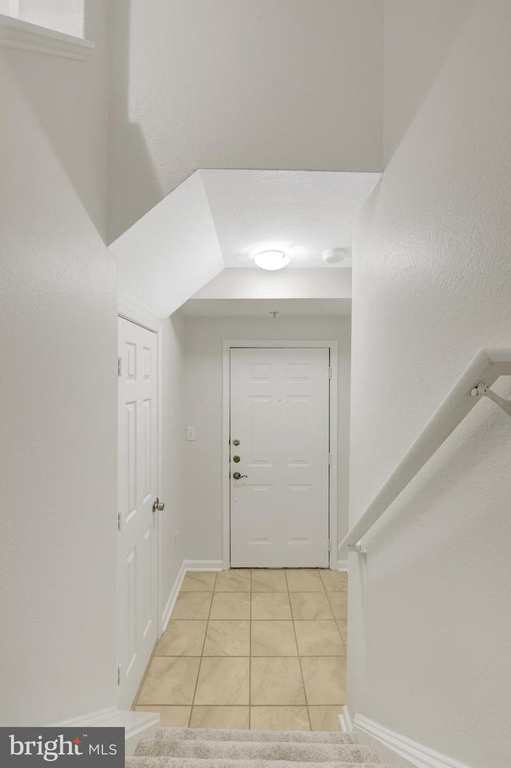 12737 Fair Briar Ln Property Photo 4