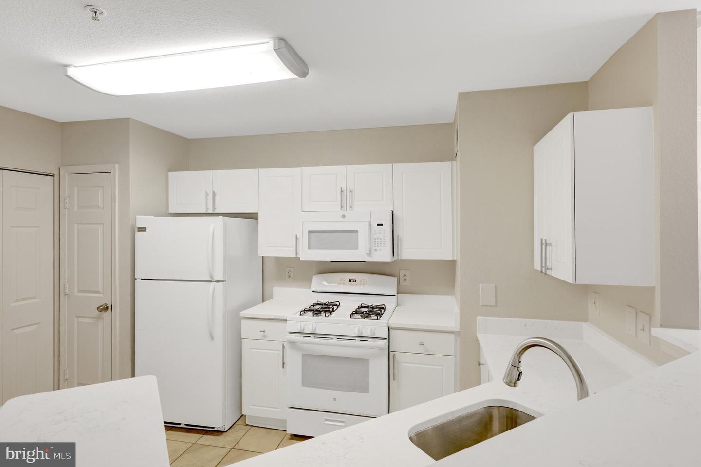 12737 Fair Briar Ln Property Photo 14