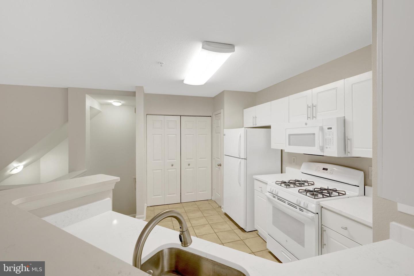 12737 Fair Briar Ln Property Photo 15