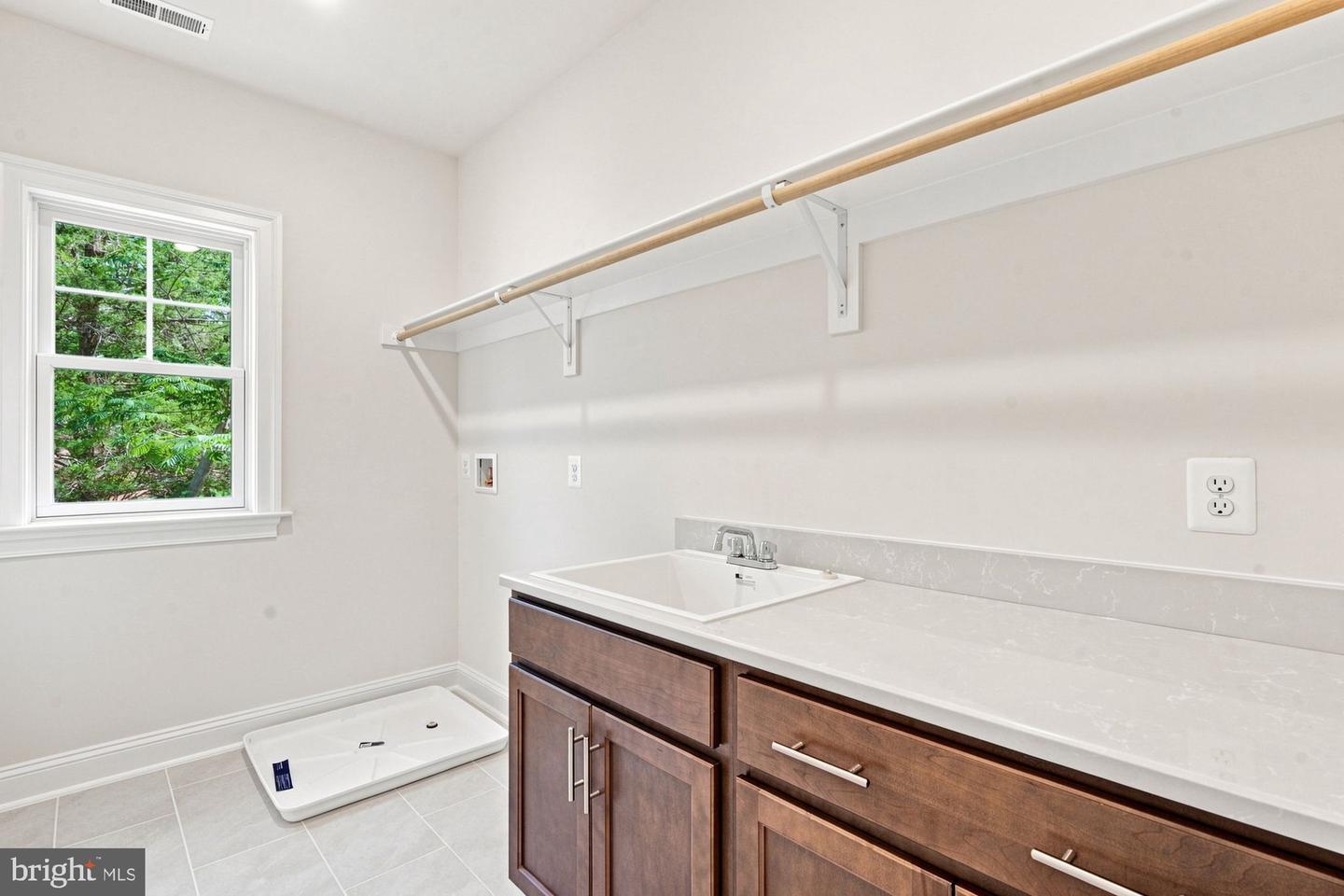 613 Blackstone Ter Nw Property Photo 38