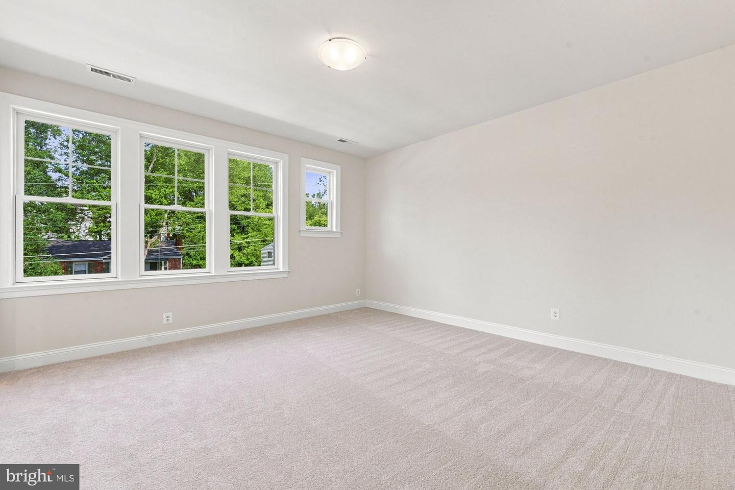 613 Blackstone Ter Nw Property Photo 52