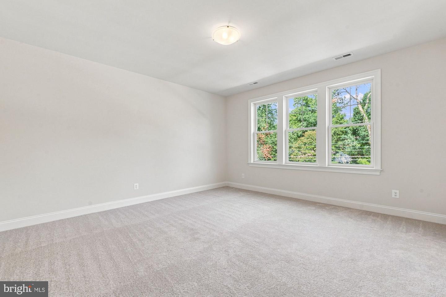 613 Blackstone Ter Nw Property Photo 55