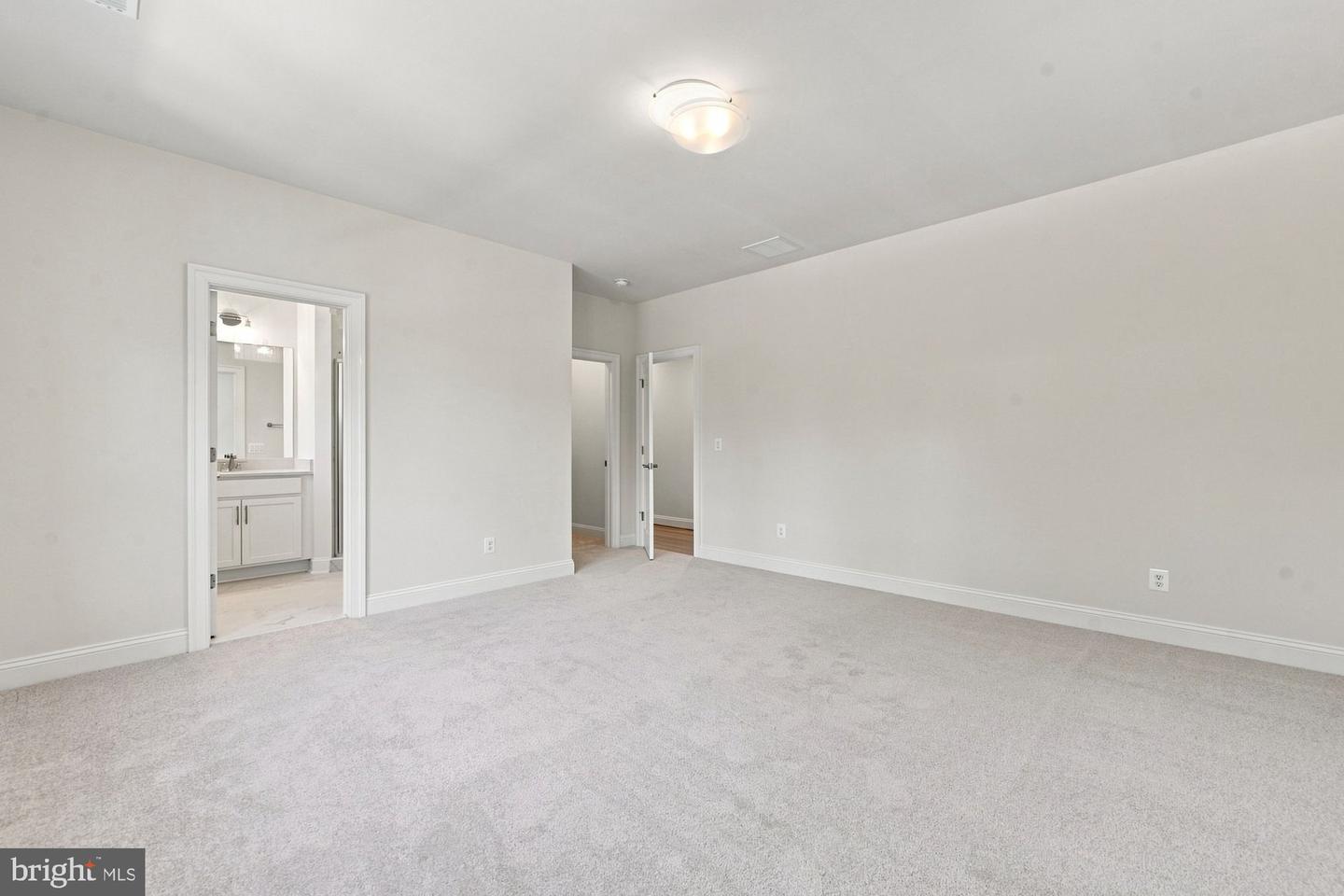 613 Blackstone Ter Nw Property Photo 56