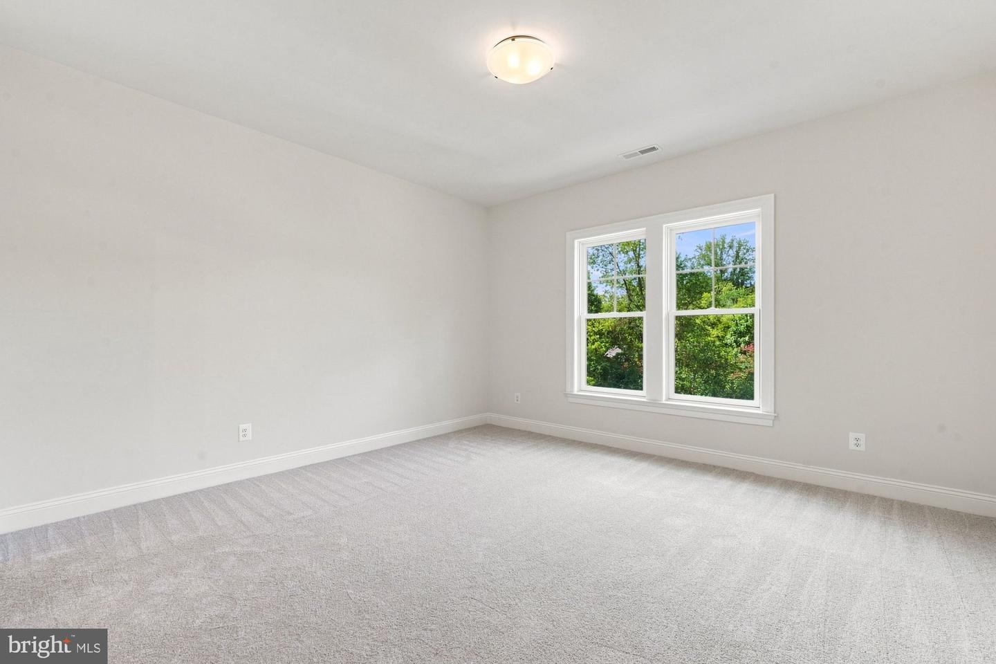 613 Blackstone Ter Nw Property Photo 58