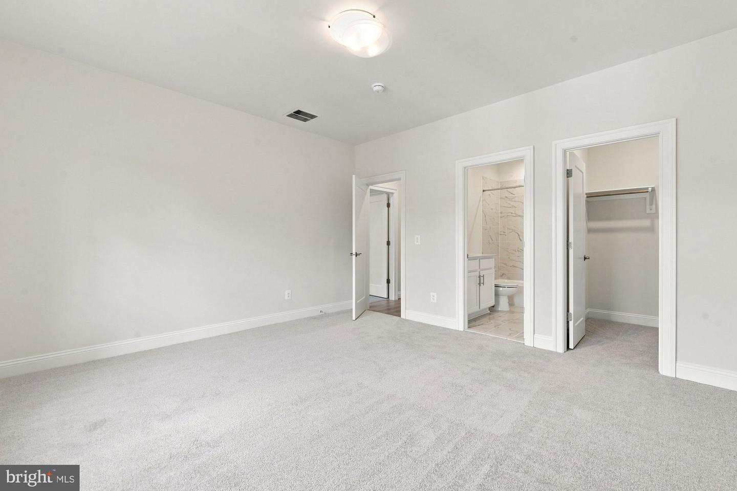 613 Blackstone Ter Nw Property Photo 59