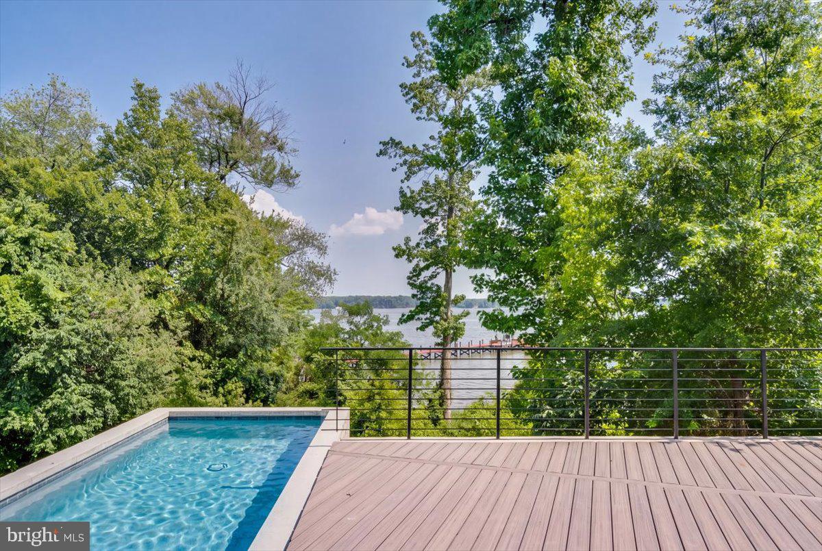 9433 Ferry Landing Ct Property Photo 6