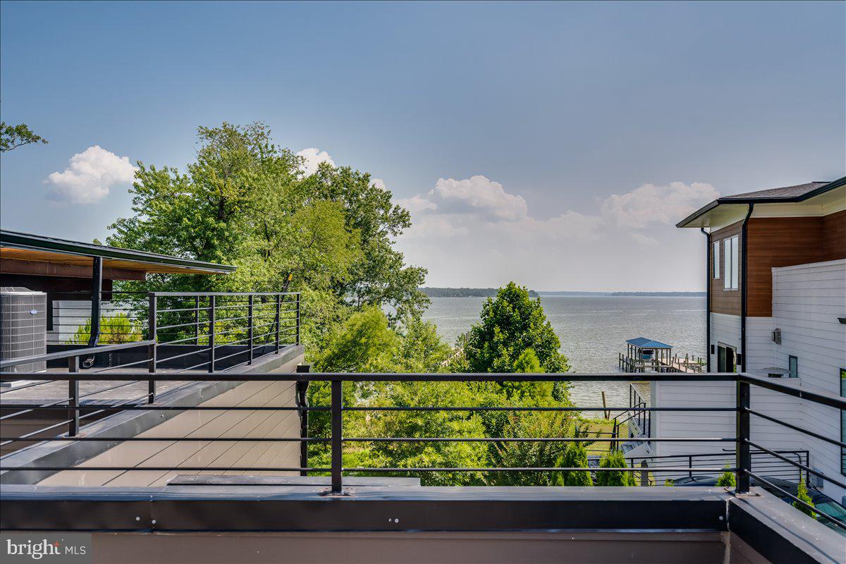 9433 Ferry Landing Ct Property Photo 7