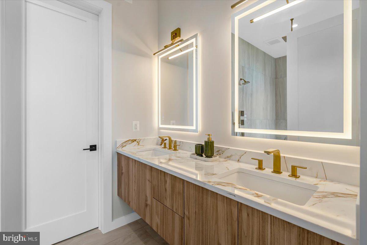 9433 Ferry Landing Ct Property Photo 30