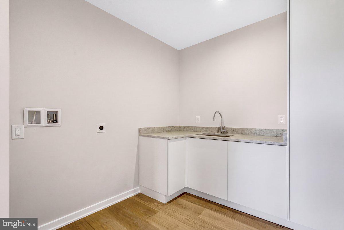 9433 Ferry Landing Ct Property Photo 38