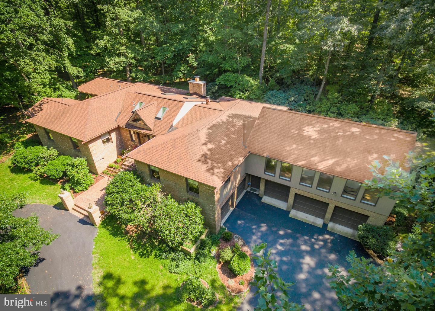 951 CAPTAIN HICKORY DR