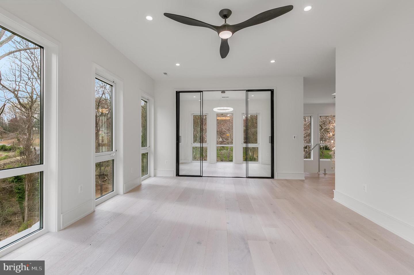 8757 A Brook Rd Property Photo 22