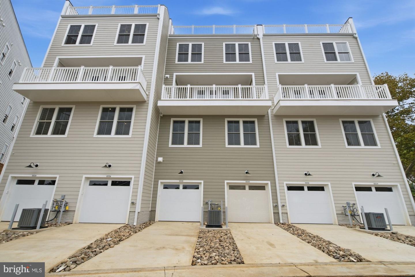 10528 White Granite Dr Property Photo 4