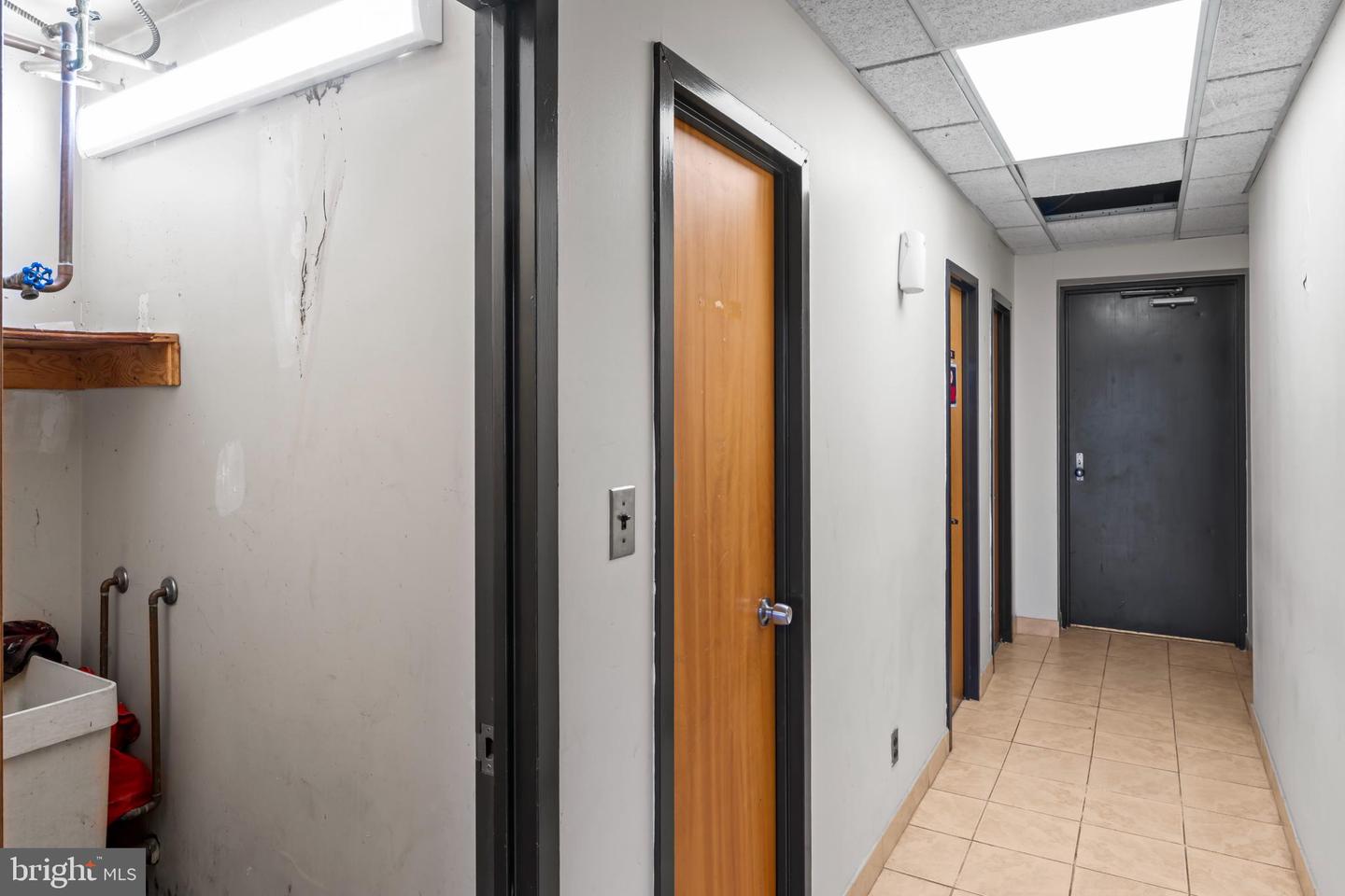 4215 Walney Rd Property Photo 14