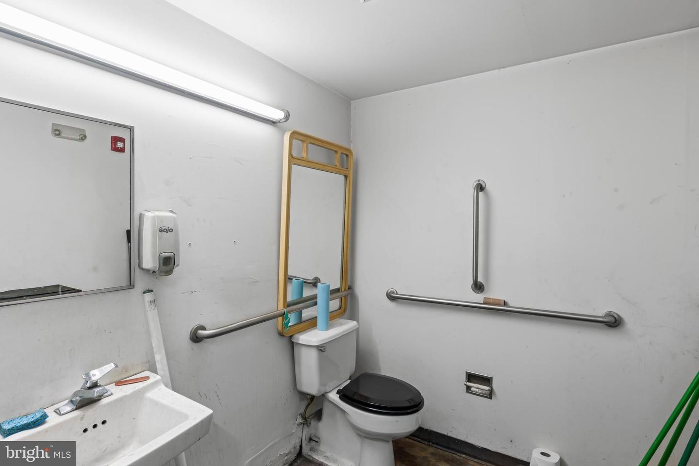 4215 Walney Rd Property Photo 34