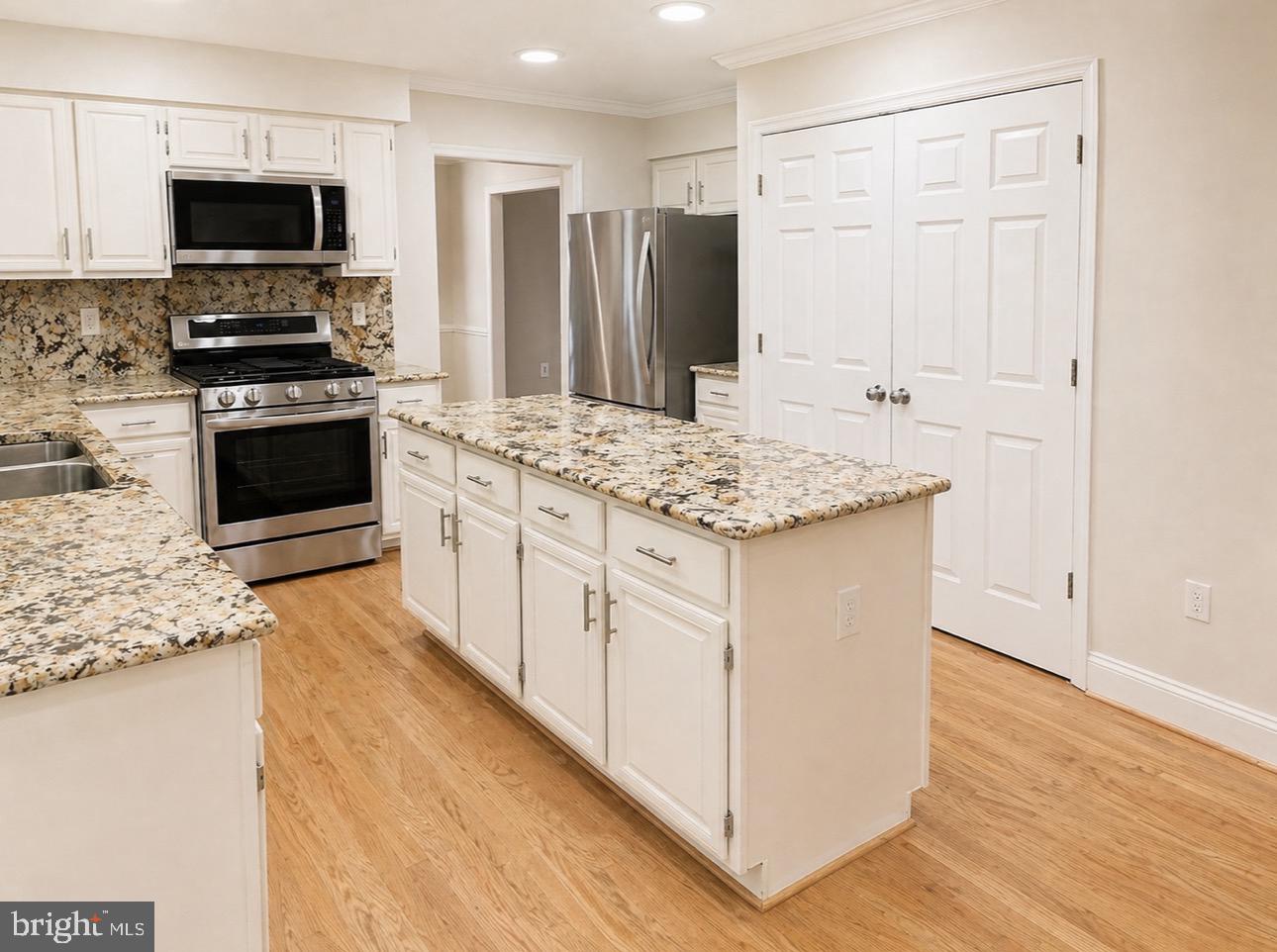 7917 Donegal Ln Property Photo 14