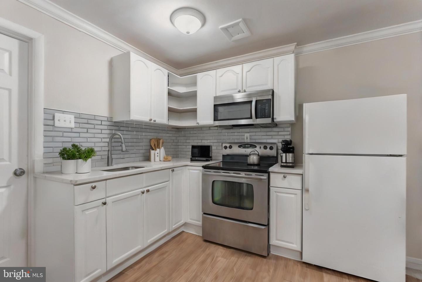 2412 Southgate Sq Property Photo 9
