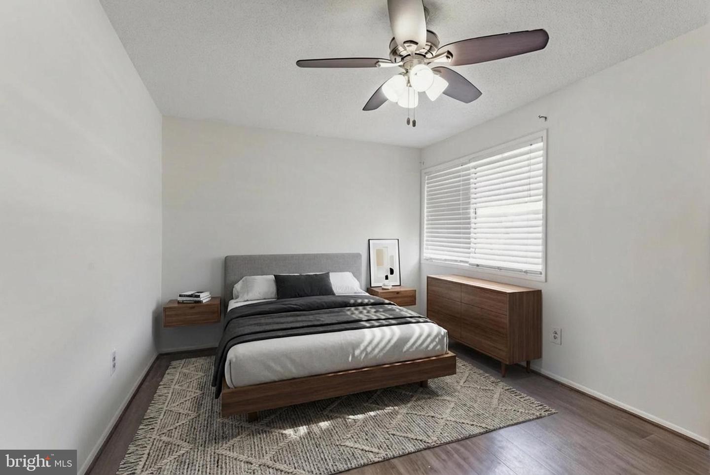 2412 Southgate Sq Property Photo 12