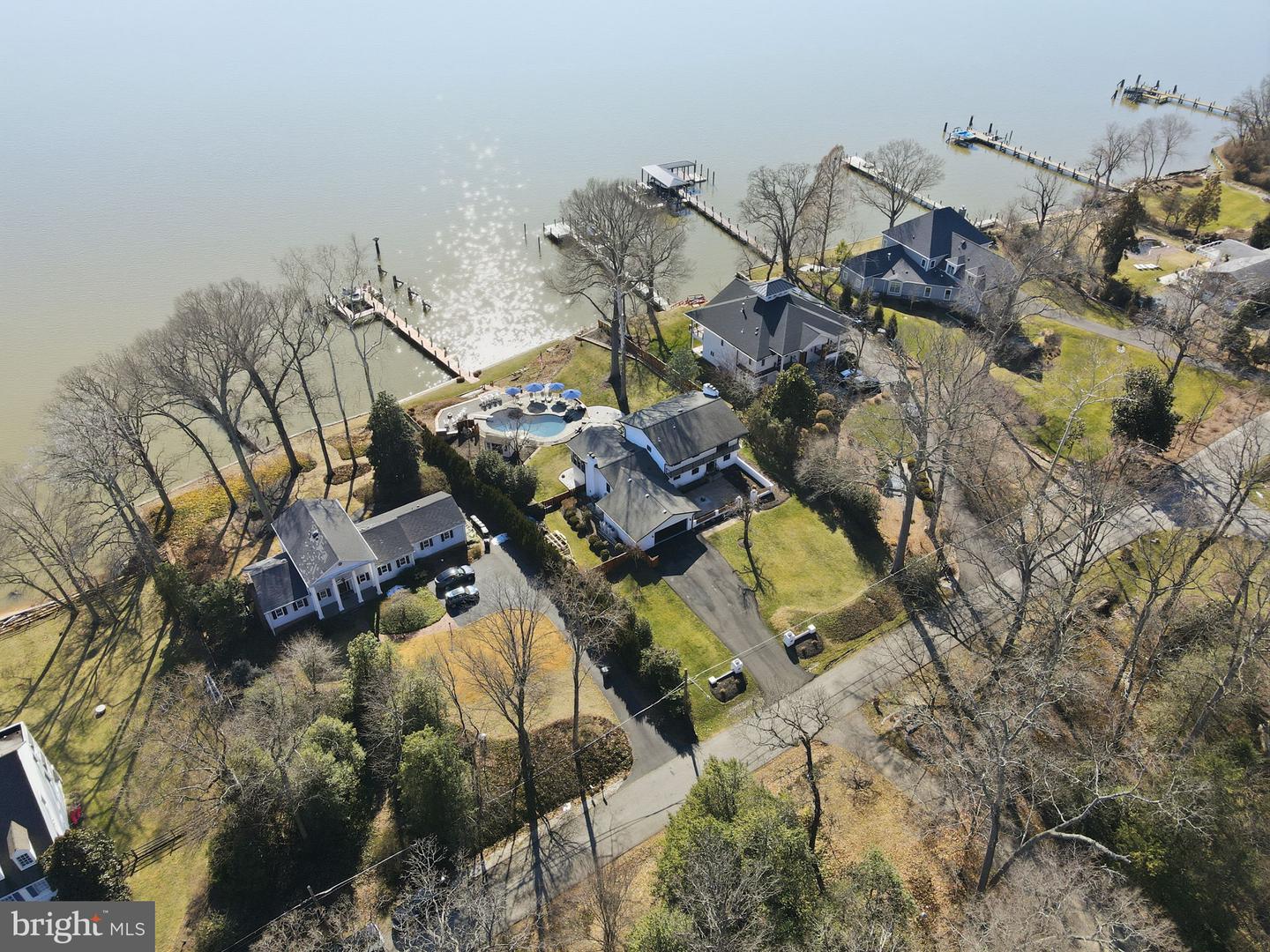 6057 River Dr Property Photo 3