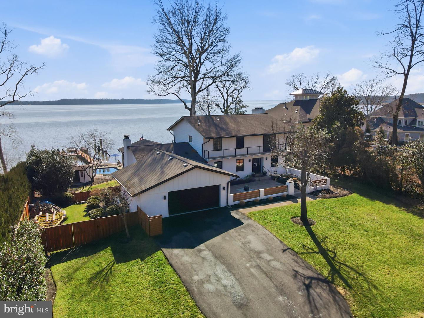 6057 River Dr Property Photo 9