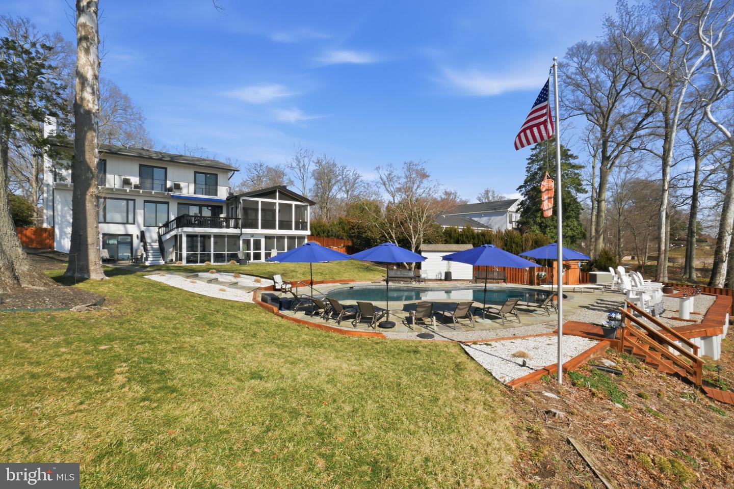 6057 River Dr Property Photo 17