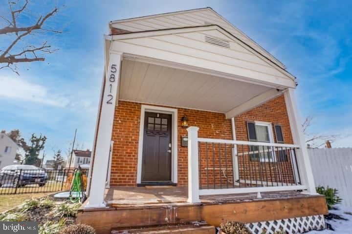 5812 N KINGS HWY Property Photo 1