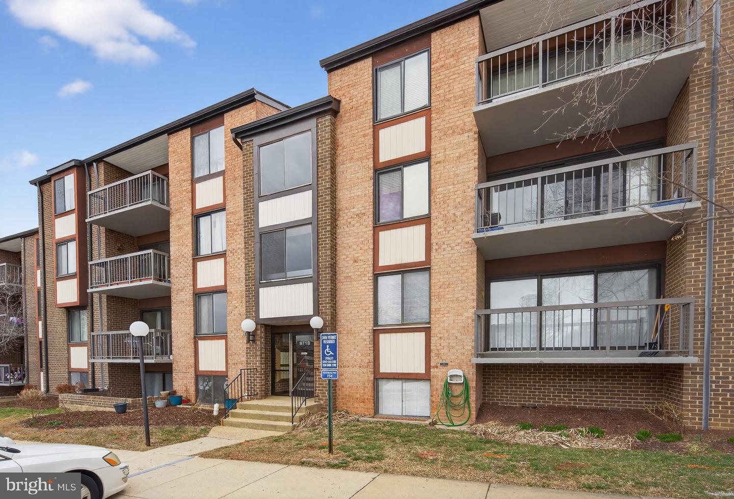 9718 Kingsbridge Dr #103 Property Photo 1