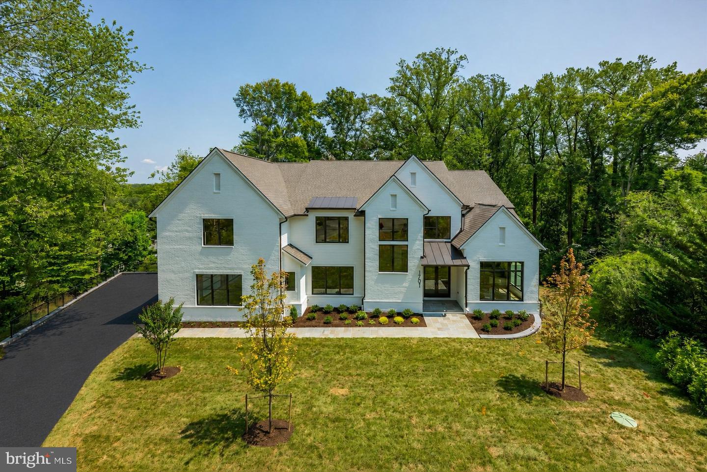 1701 Briar Ridge Rd Property Photo 2