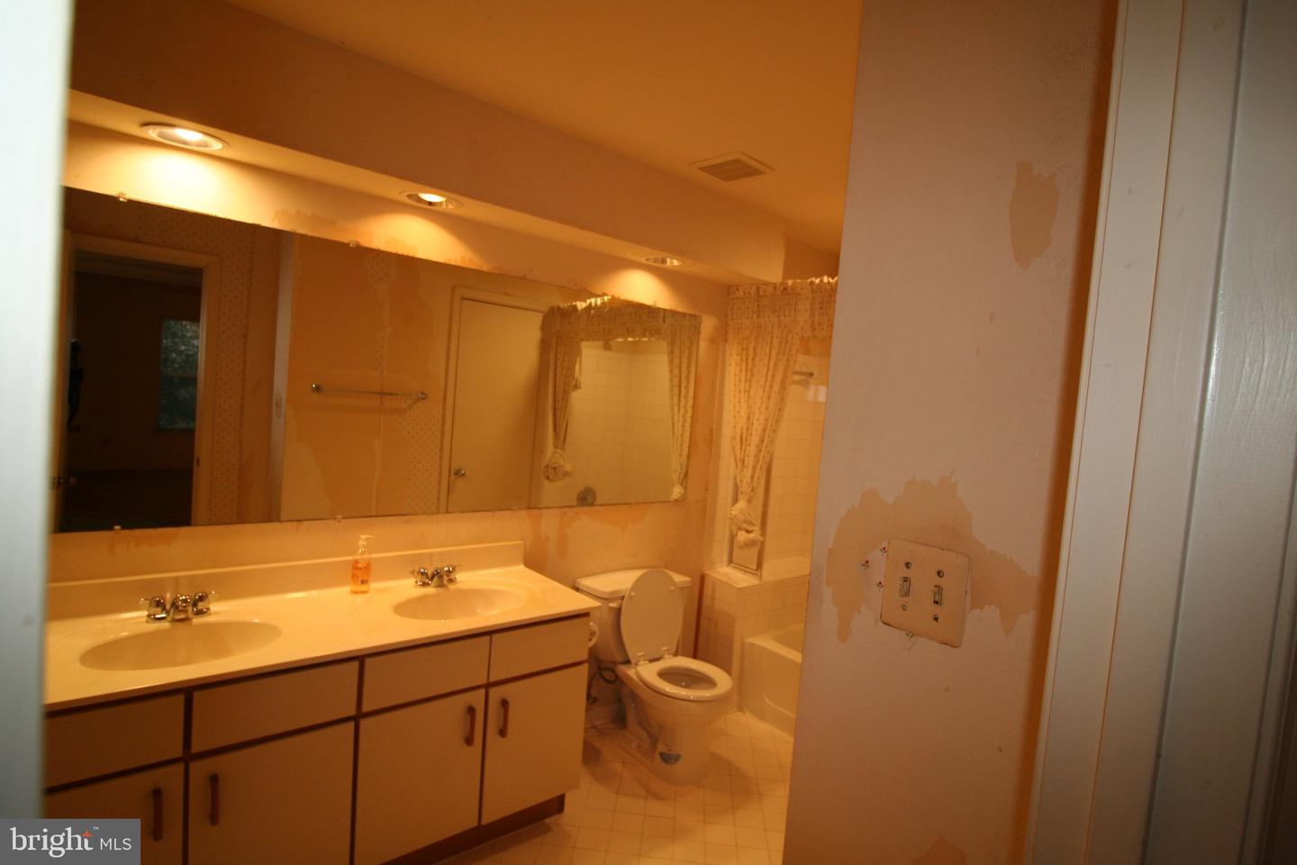 7718 Lafayette Forest Dr #24 Property Photo 12