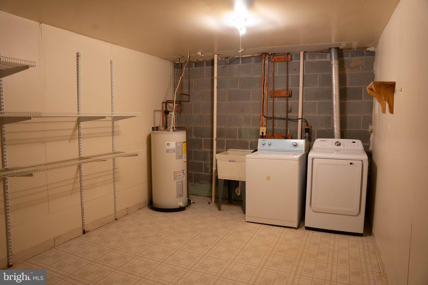 8654 Venoy Ct Property Photo 25