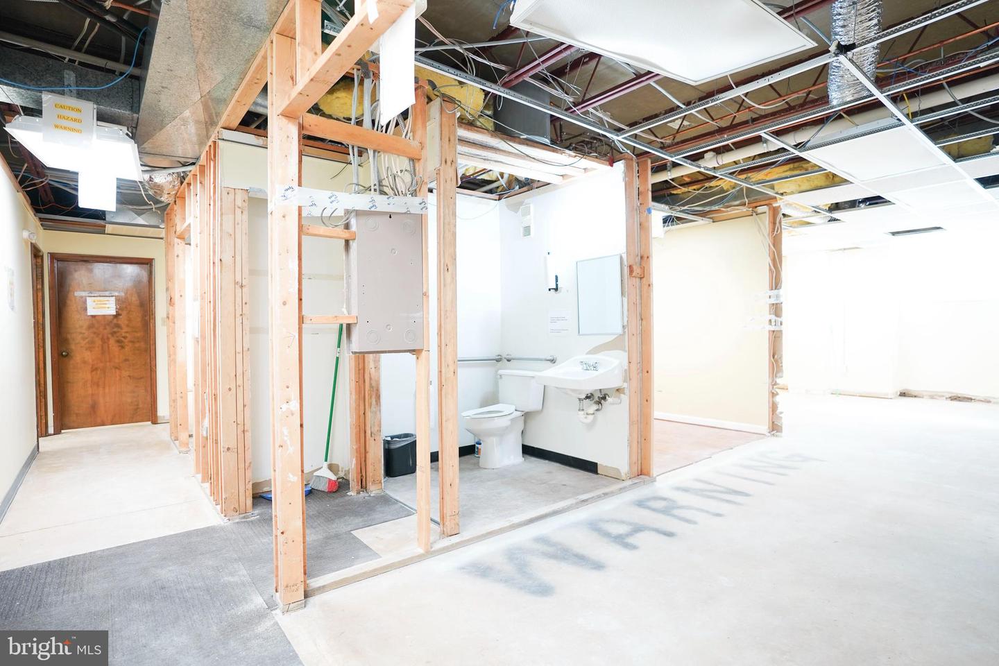 102 Elden St #12 Property Photo 8