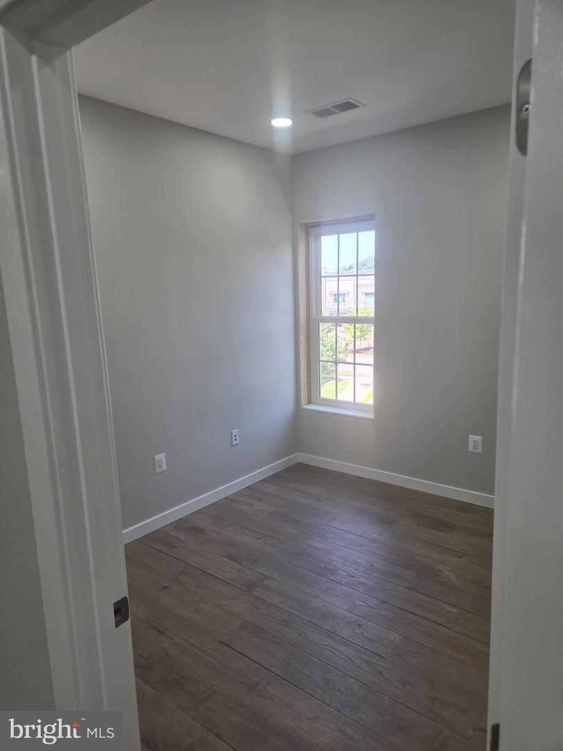 10511 Braddock Rd #1b Property Photo 5