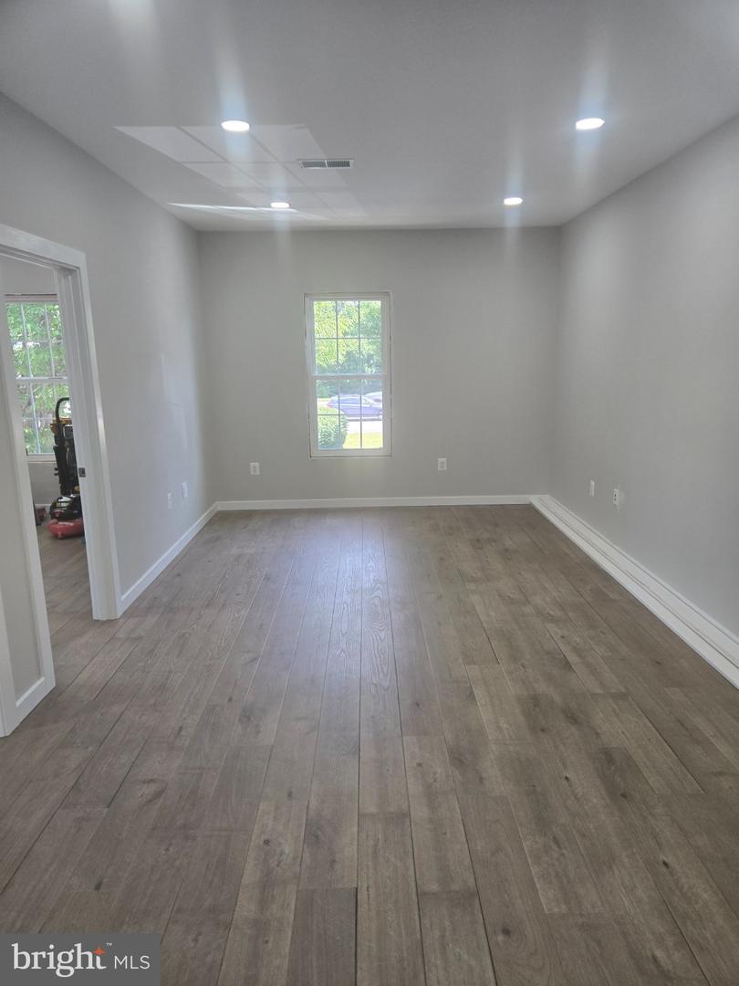 10511 Braddock Rd #1b Property Photo 8