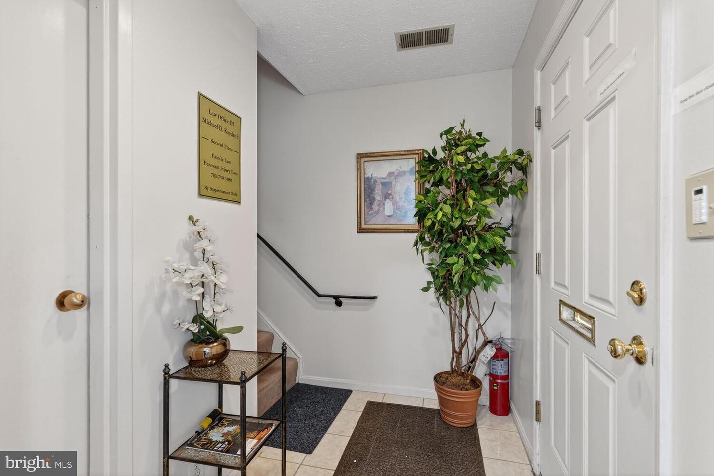 1311 Vincent Pl #19 Property Photo 4