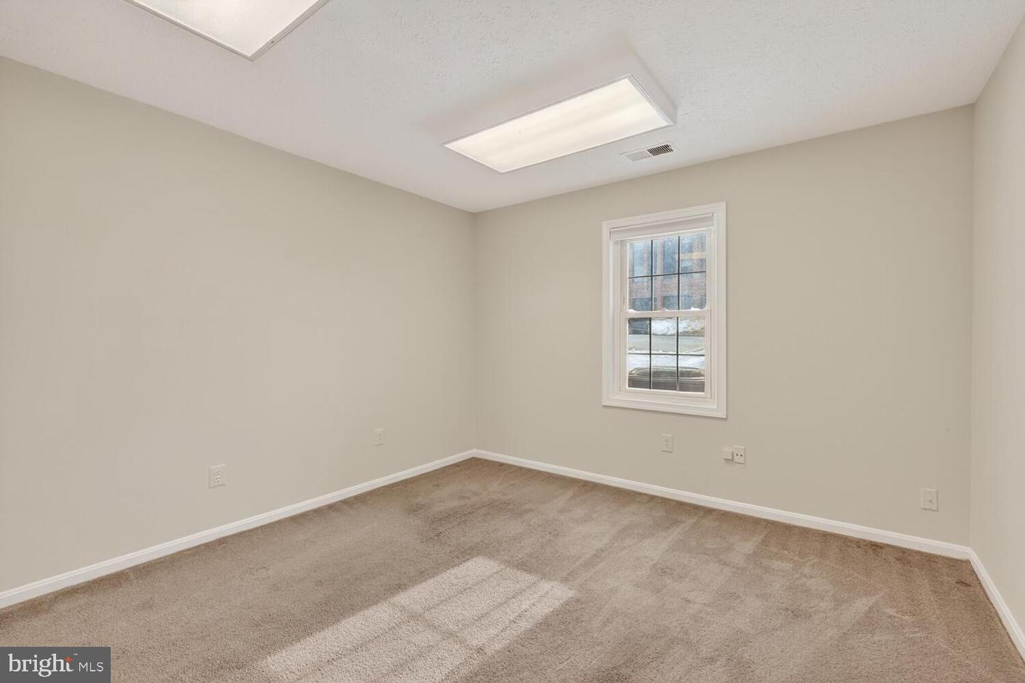 1311 Vincent Pl #19 Property Photo 10