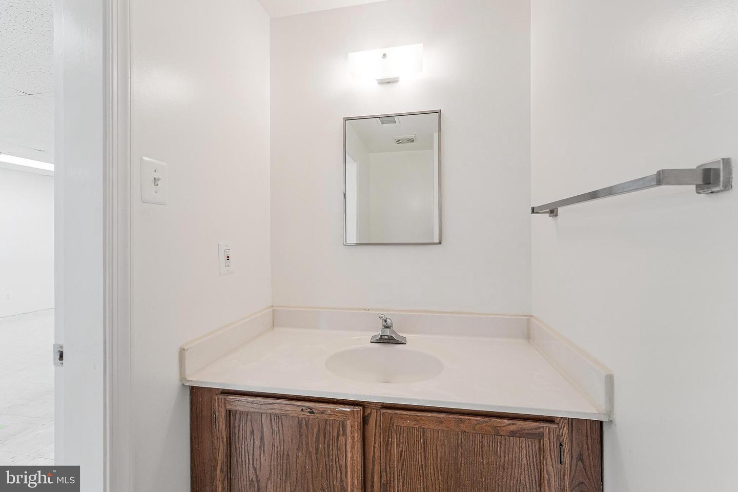299 Herndon Pkwy #106 Property Photo 7