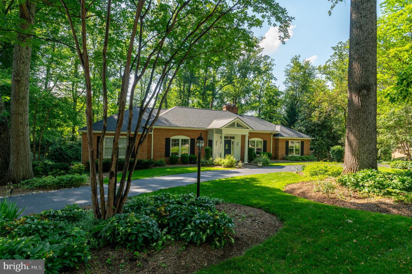 1104 FLOR LN Property Photo 1