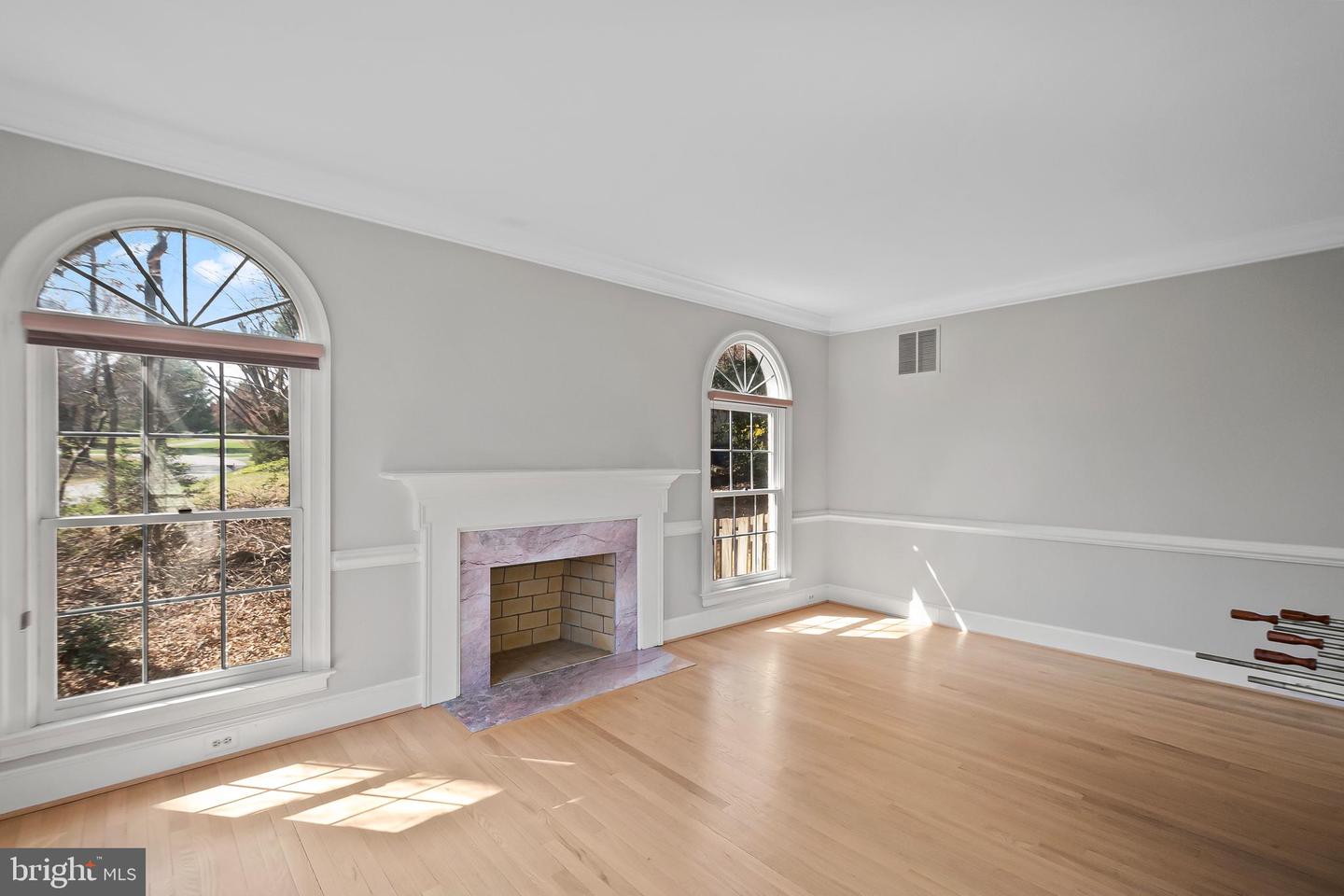 12187 Brecknock St Property Photo 8