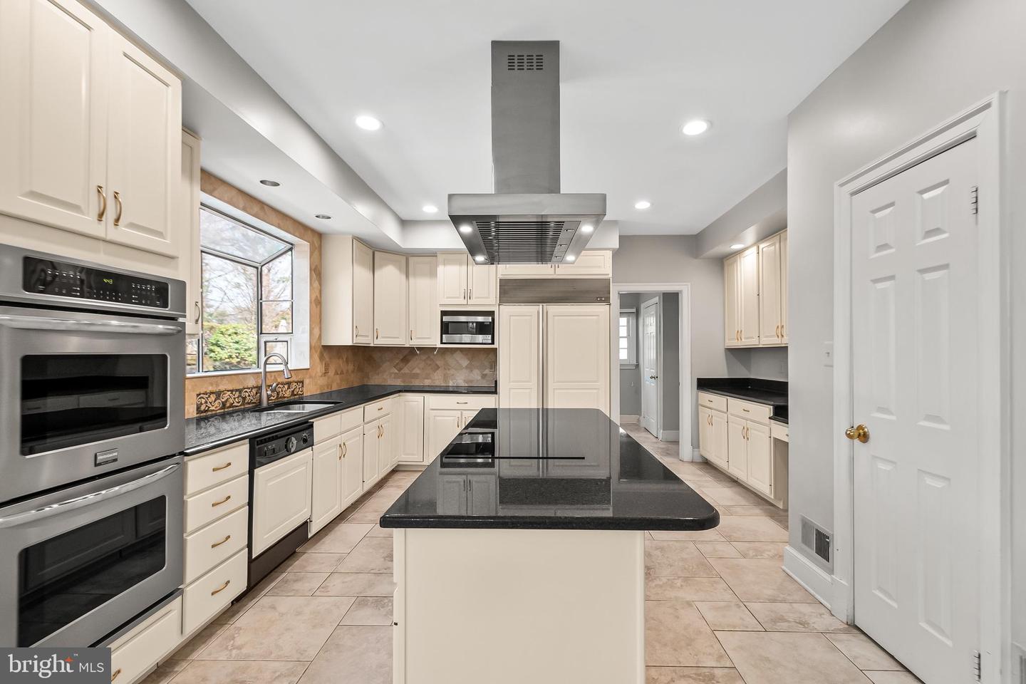 12187 Brecknock St Property Photo 16