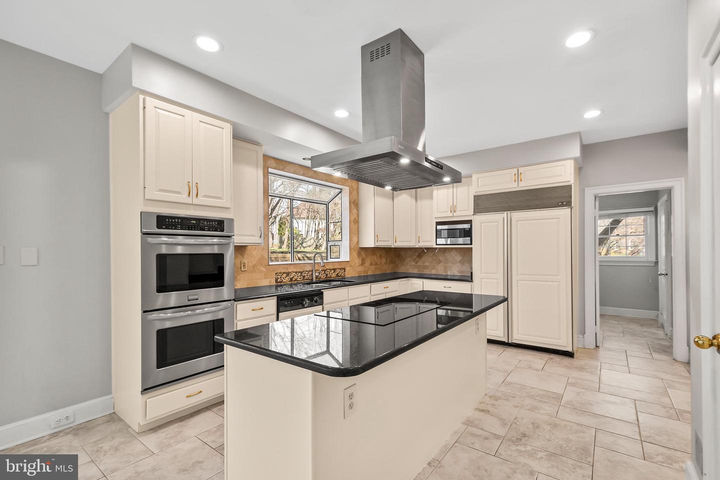12187 Brecknock St Property Photo 17