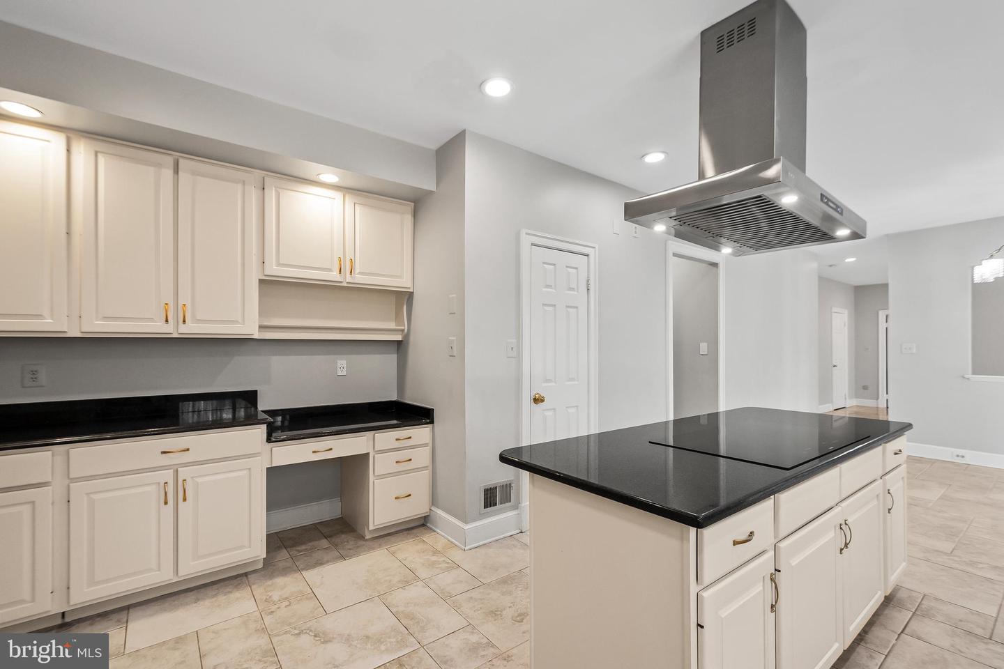 12187 Brecknock St Property Photo 19