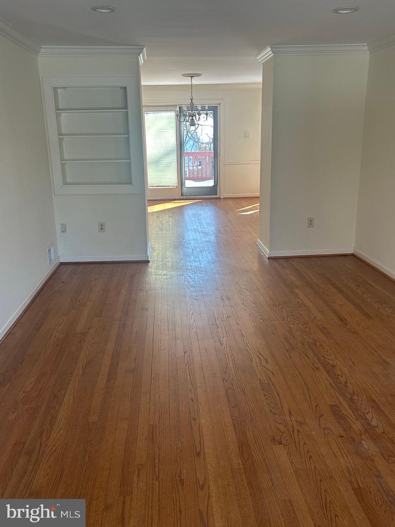 3301 Spring Ln Property Photo 4