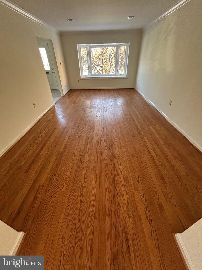 3301 Spring Ln Property Photo 5