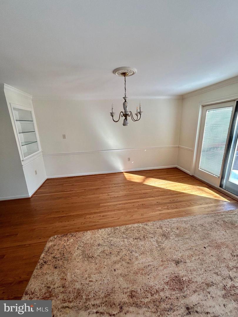 3301 Spring Ln Property Photo 6